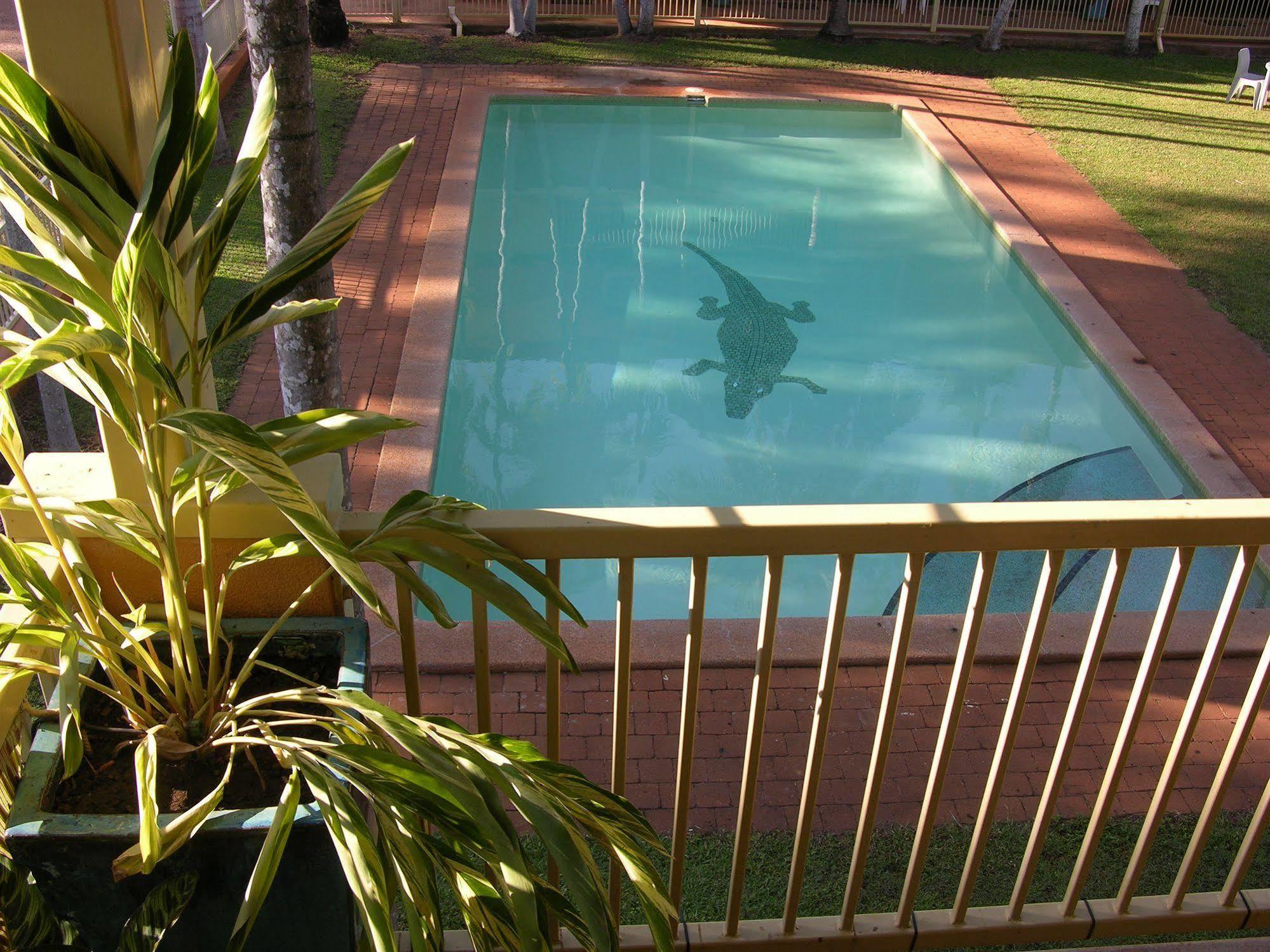 Batchelor Litchfield Outback Resort מראה חיצוני תמונה
